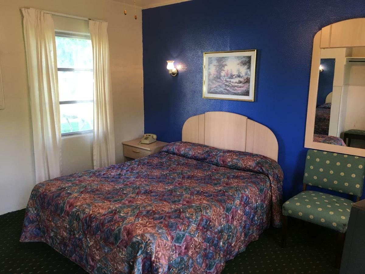 פרדריקסברג Azure Hills Inn And Suites מראה חיצוני תמונה