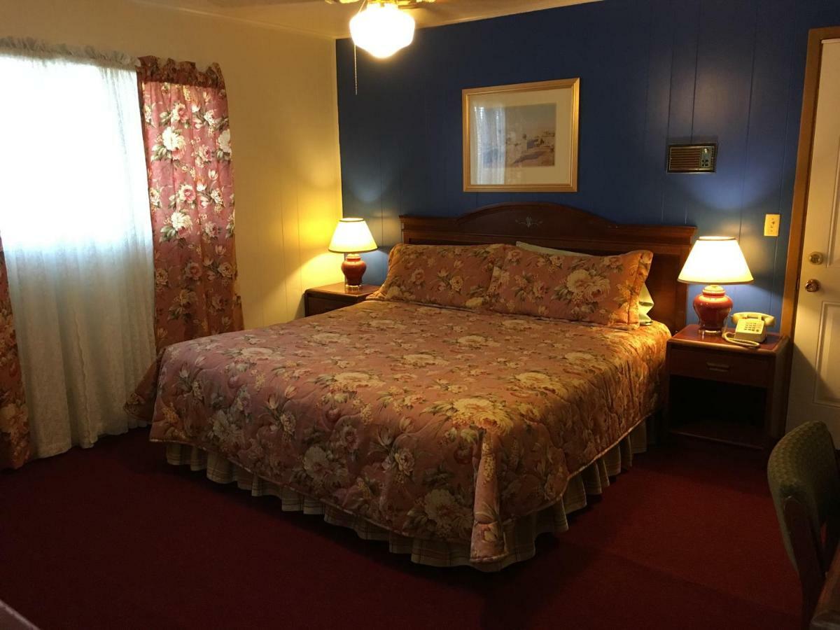 פרדריקסברג Azure Hills Inn And Suites מראה חיצוני תמונה